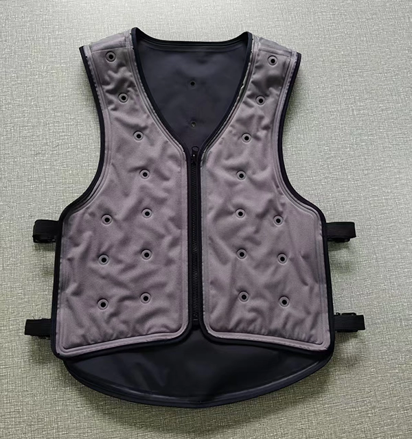 Какая охлаждающая одежда лучше всего подходит для мастерских с высокими температурами?